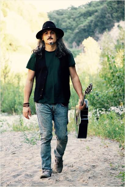 Descrizione: Descrizione: Descrizione: Descrizione: Descrizione: Descrizione: Descrizione: joe natta, joe natta e le leggende lucchesi, chitarra gretsch, musica, musica italiana, musica popoalre, trazdizioni, lucca, garfagnana, versilia, canzoni, canzone, cantautore, cantautori, nuovo album, leggende lucca.JPG