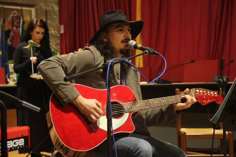 leggende lucchesi, joe natta, traversetolo, parma, concerto, tradizioni, centro culturale, musica popolare, cantautore, canzoni italiane, folletti, linchetto, lucca, garfagnana,  magia, divertimento (32).jpg