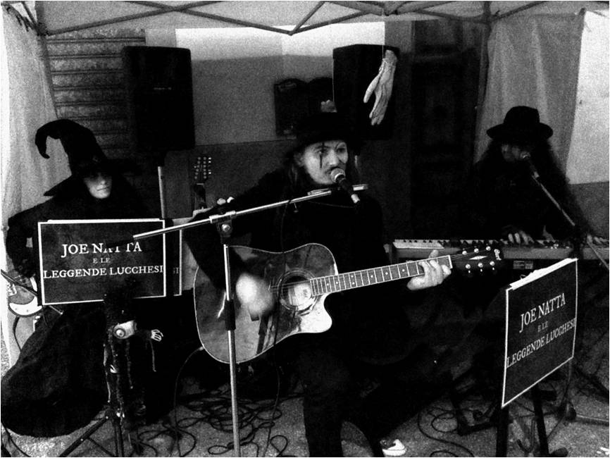 joe natta leggende lucchesi halloween celebration borgo a mozzano lucca streghe musica cantautore toscana folklore magia ponte diavolo mistero canzoni leggenda violino (3).JPG