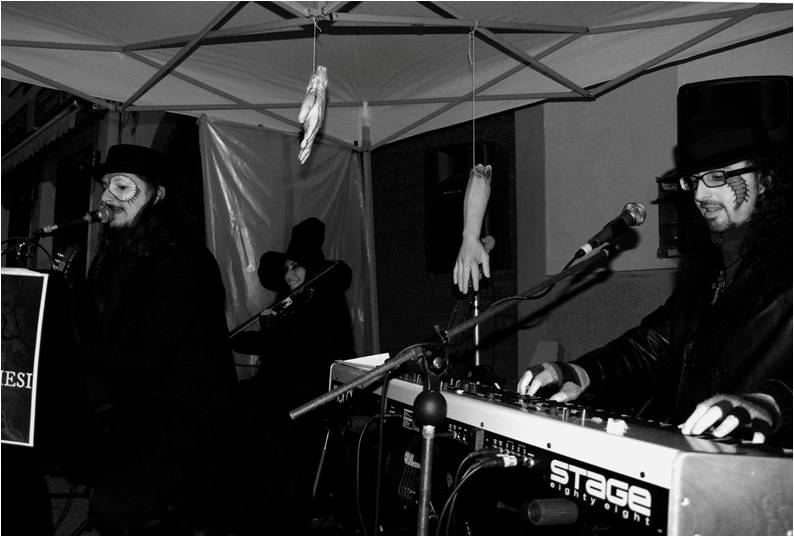 joe natta leggende lucchesi halloween celebration borgo a mozzano lucca streghe musica cantautore toscana folklore magia ponte diavolo mistero canzoni leggenda violino (6).JPG