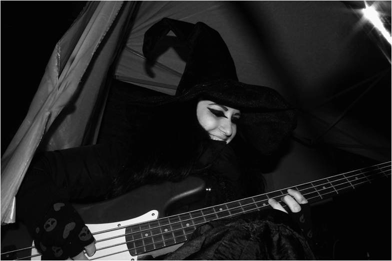 joe natta leggende lucchesi halloween celebration borgo a mozzano lucca streghe musica cantautore toscana folklore magia ponte diavolo mistero canzoni leggenda violino (4).JPG