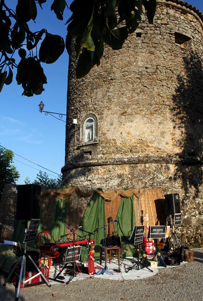 joe natta leggende lucchesi, cascio, sagra delle crisciolette, concerto, garfagnana, molazzana, san rocco panini, lucca, cantautore, tradzioni, leggenda, linchetto, buffardello, folklore (15).jpg