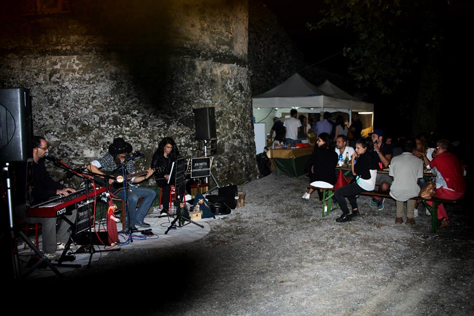 joe natta leggende lucchesi, cascio, sagra delle crisciolette, concerto, garfagnana, molazzana, san rocco panini, lucca, cantautore, tradzioni, leggenda, linchetto, buffardello, folklore (18).jpg