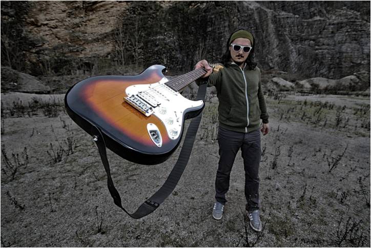 joe natta lucca cantautore musica demenziale risate divertente toscana chitarra.JPG
