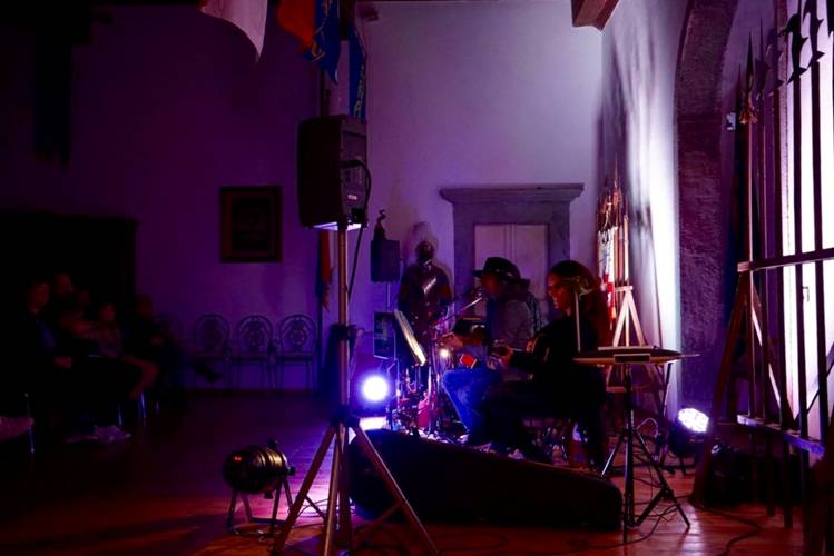 joe natta, joe natta leggende lucchesi, villa webb, bagni di lucca, museo dell'impossibile, concerto, musica popolare, lucca, cantautore (10).jpg