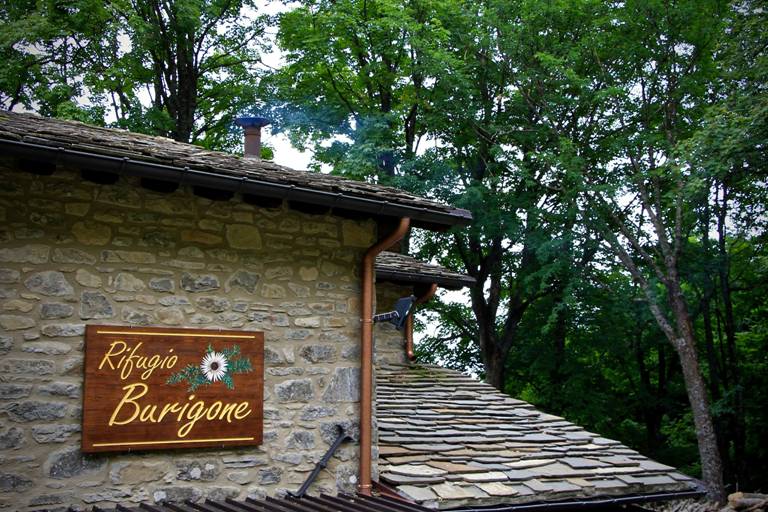 joe natta, leggende lucchesi, cantautore, san pellegrino in alpe, rifugio burigone, concerti, folletti, streghe, mistero, garfagnana, tradizioni, musica popolare, canzoni italiane, alpi apuane, luna piena (3).jpg
