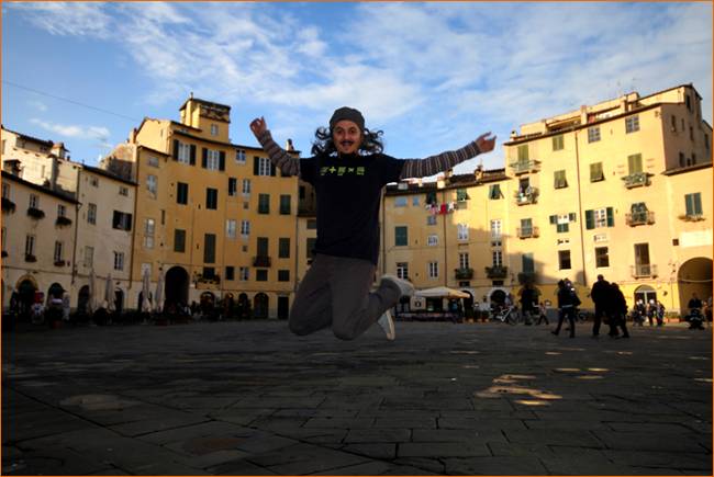 joe natta maglia ail associazione contro le leucemie linomi mieloma italiana volontariato beneficenza onlus solidarieta passaparola lucca anfiteatro piazza italiane impegno.jpg