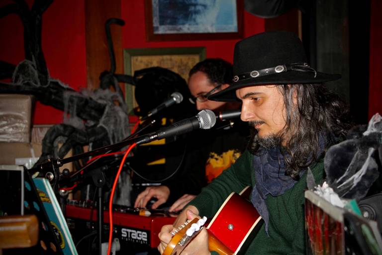 joe natta, joe natta e le leggende lucchesi, tradizioni, lucca, garfagnana, alpi apuane, leggende toscane, concerto, musica italiana (3).jpg