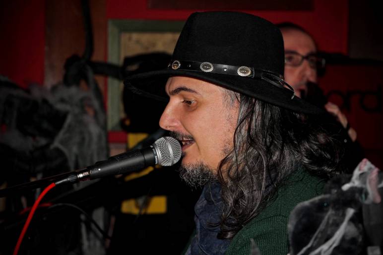 joe natta, joe natta e le leggende lucchesi, tradizioni, lucca, garfagnana, alpi apuane, leggende toscane, concerto, musica italiana (4).jpg